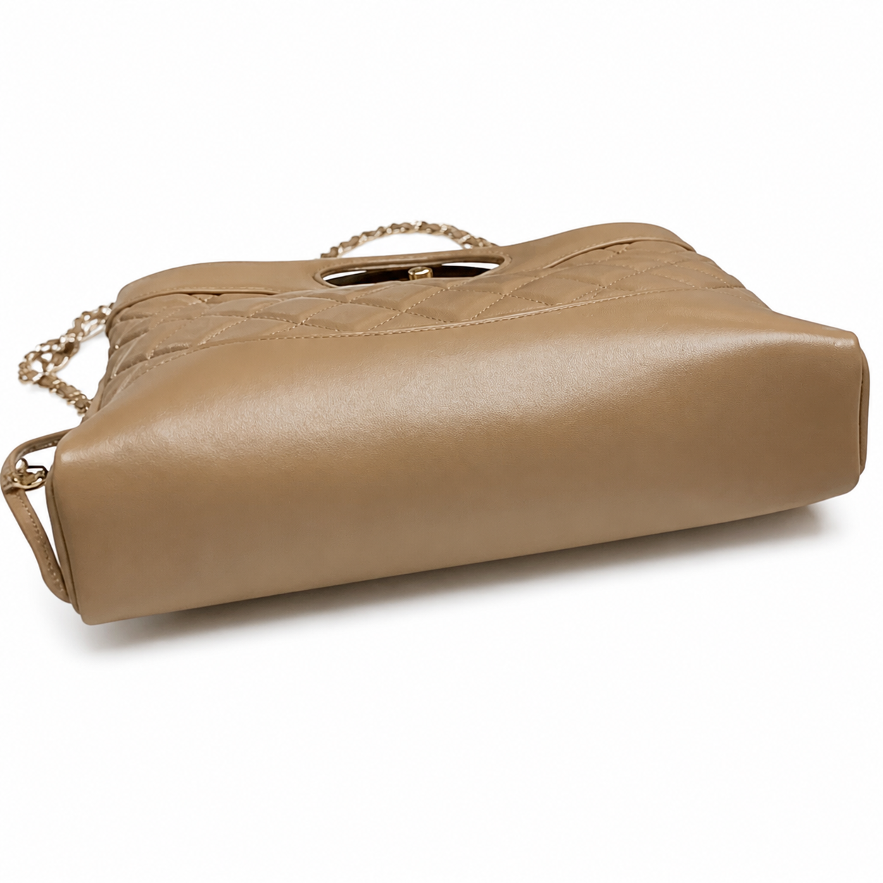Chanel Classic Quilted Flap Bag | CC Turn-Lock Leather Chain Strap — 22x23cm