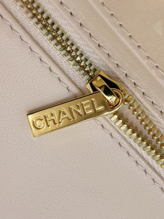 Chanel CC Sequin Flap Bag | White & Black Sequin & Gold — 21cm